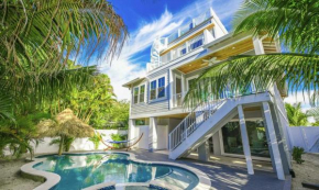 Surfer's Dream, 4 King beds, 4 trundle beds, 6 full baths, pet-friendly with a rooftop deck!